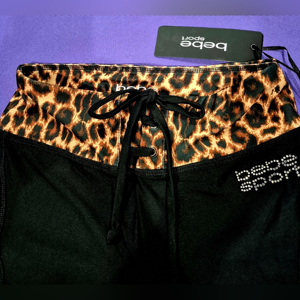 *NWT*Bebe Sport Crystals Logo Black/Animal Print Lace-Up Capri Leggings - Small